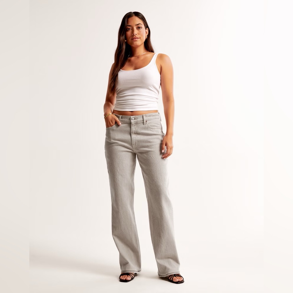NWOT Abercrombie & Fitch Curve Love Low Rise Baggy Jeans in Chai - Picture 3 of 4